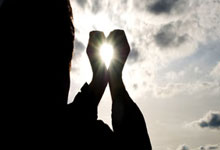 阿尔巴尼亚奇迹：球员破门，点燃胜利之火，书写传奇篇章！