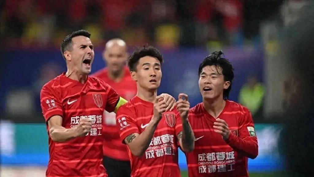 爱游戏网页版-黑马球队连胜逆袭，备战八强对决