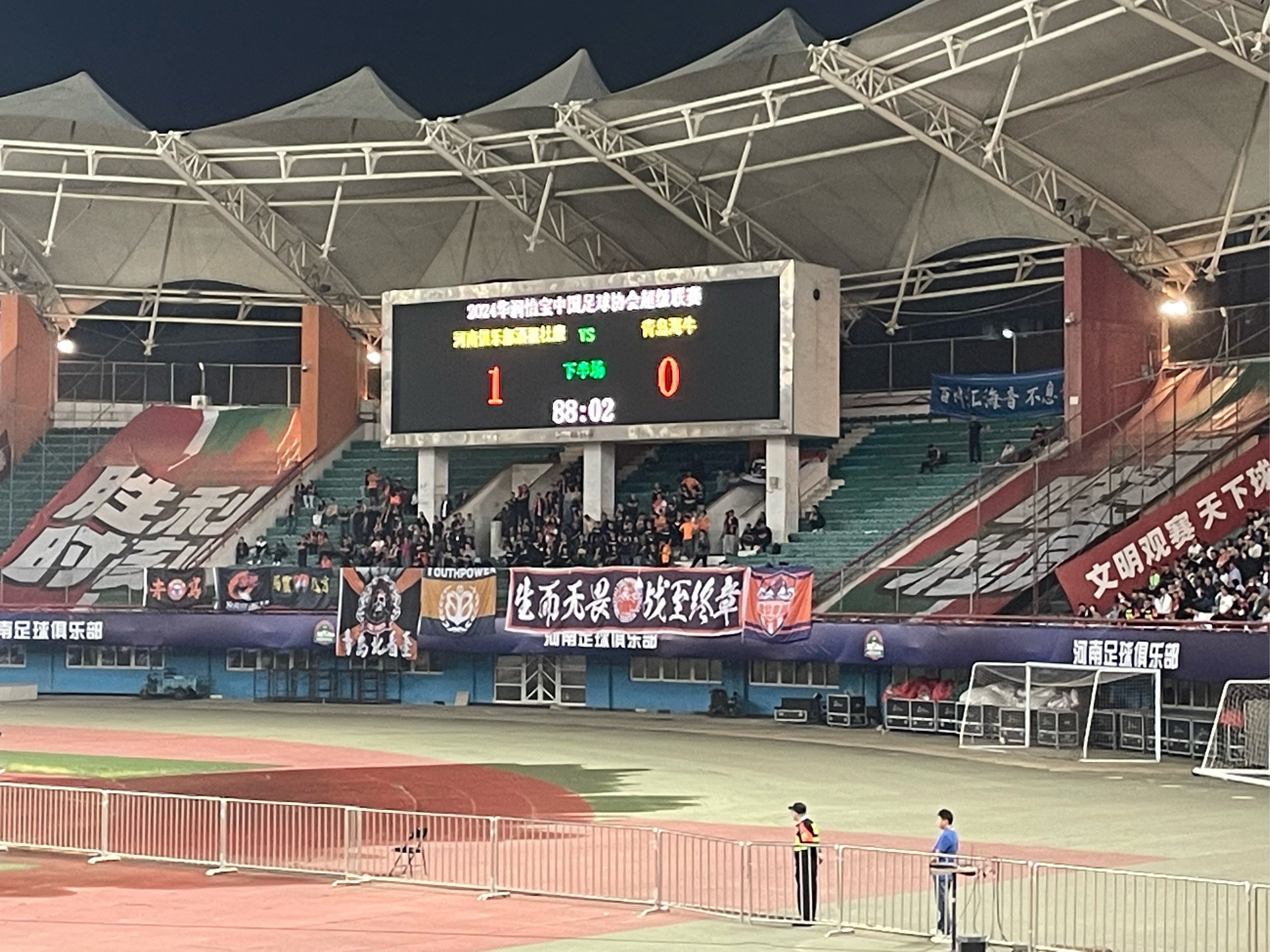 关于河南队球员在比赛中表现出色，取得惊人胜利的信息