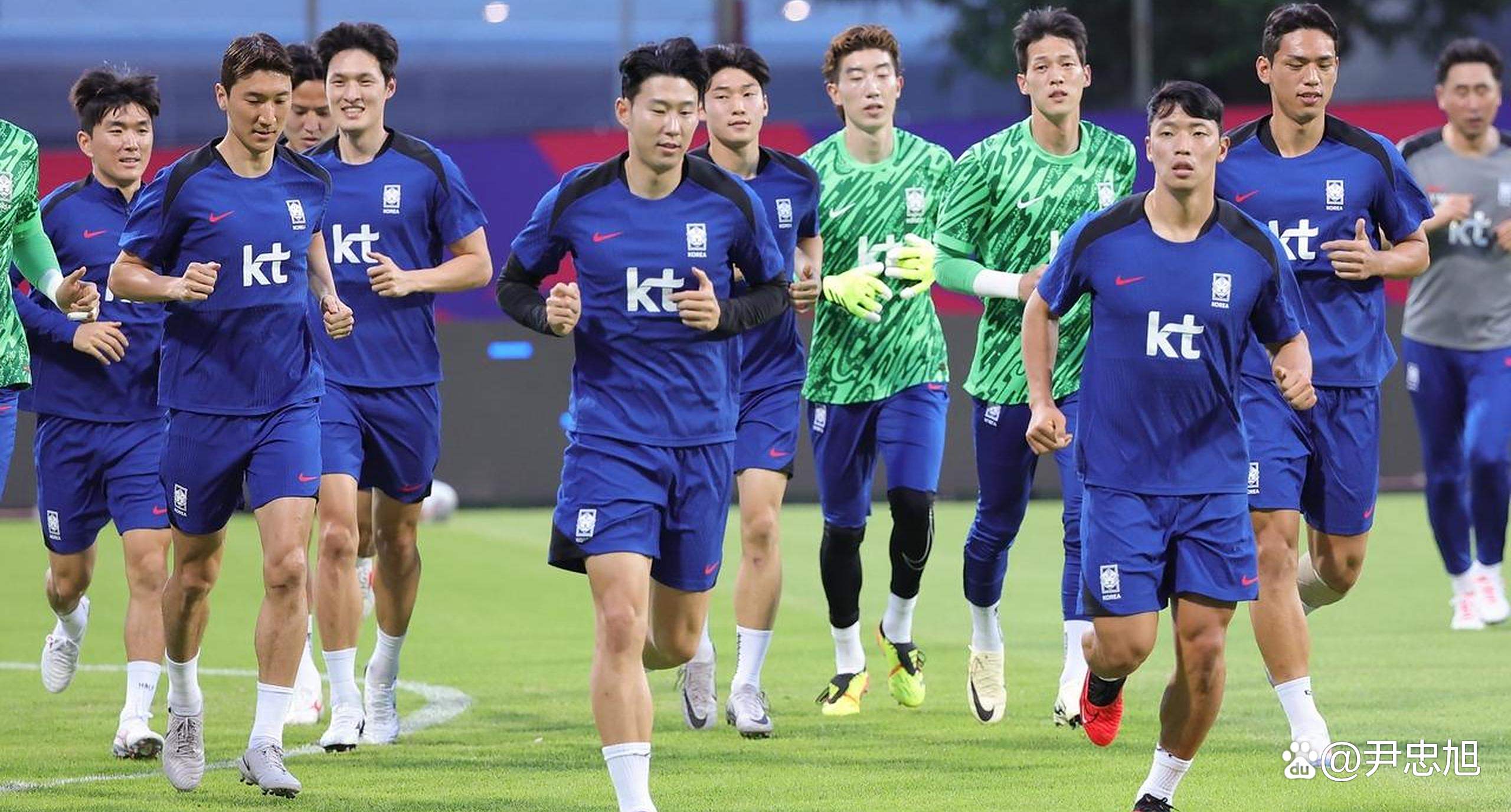 韩国队中场组织带节奏,引领球队晋级 韩国队中场组织带节奏,引领球队晋级