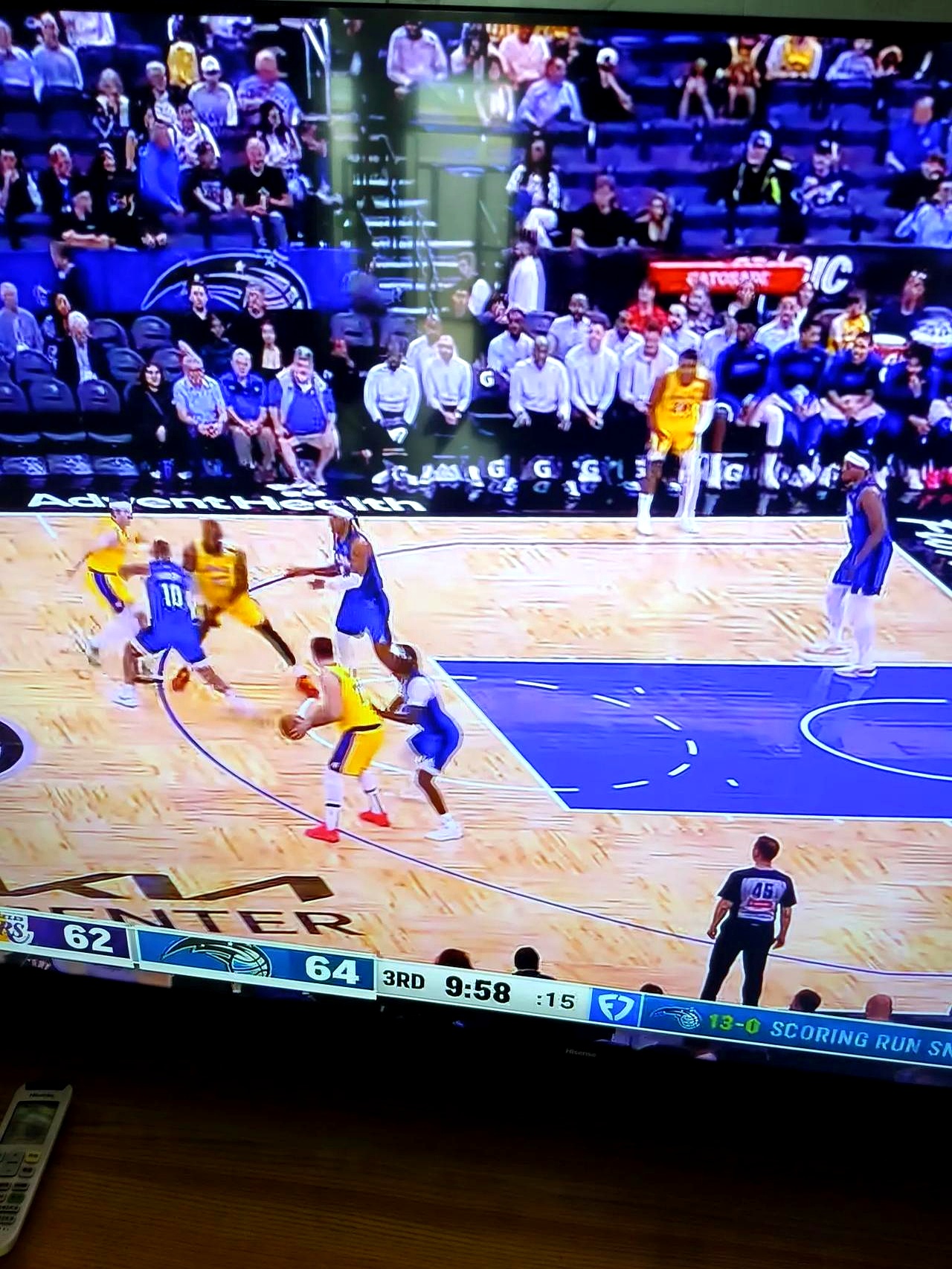 湖人客场力克魔术,取得六连胜的简单介绍 湖人客场力克魔术,取得六连胜的简单介绍