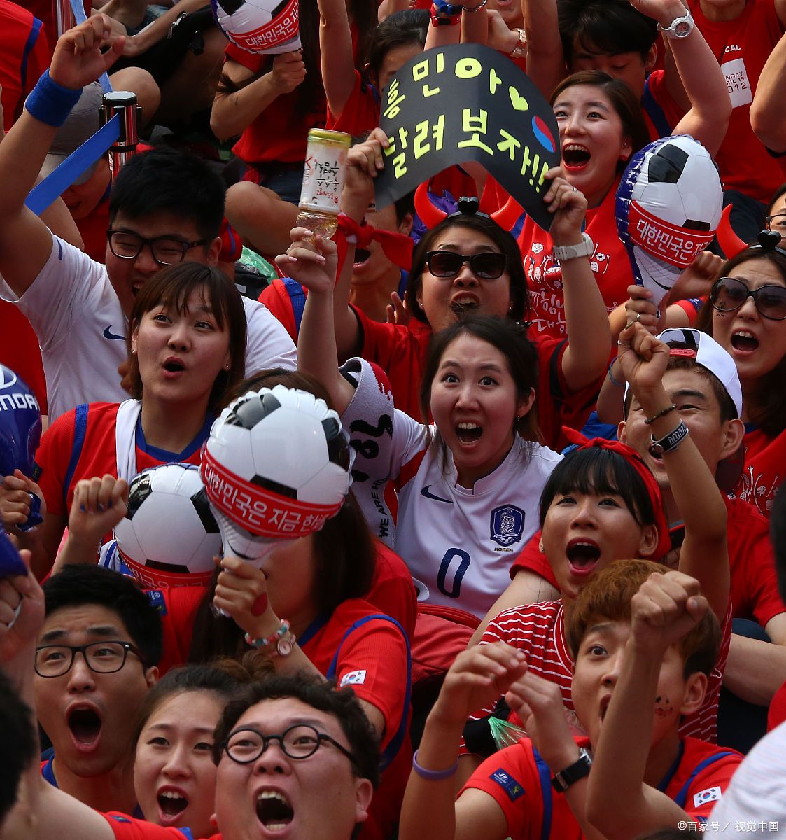 热门球队欧洲联赛首轮比赛引爆球迷热情